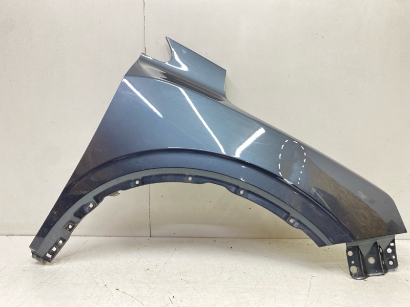 Крыло переднее правое