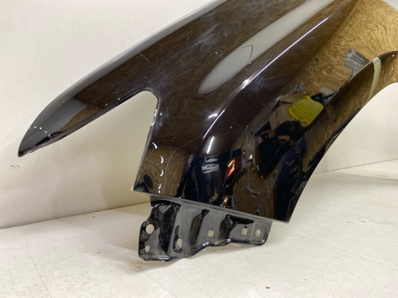 Крыло переднее левое