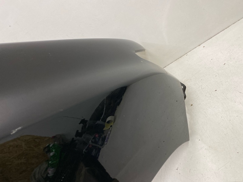 Крыло переднее правое