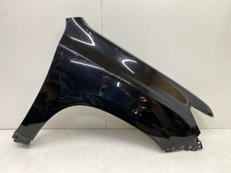 Крыло переднее правое