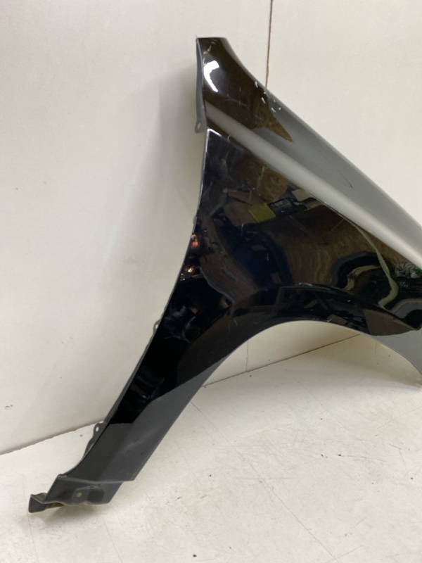 Крыло переднее правое