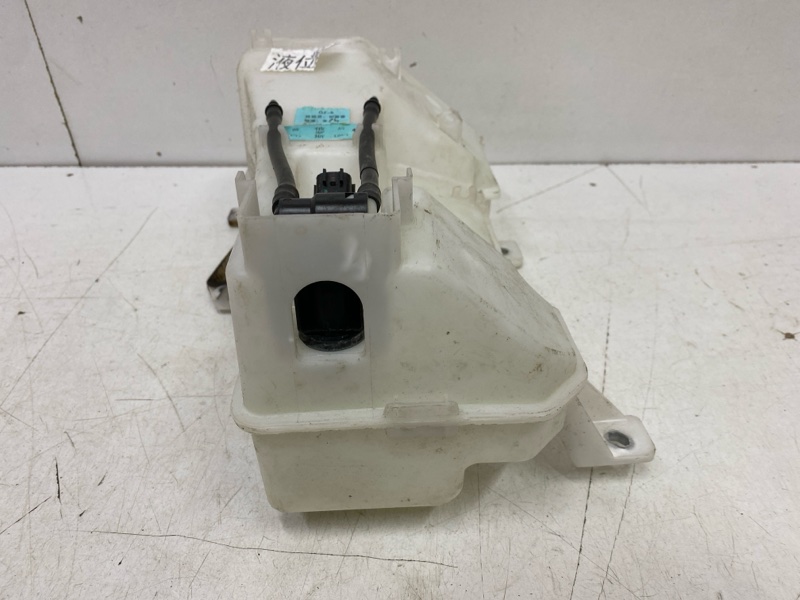 Бачок омывателя лобового стекла