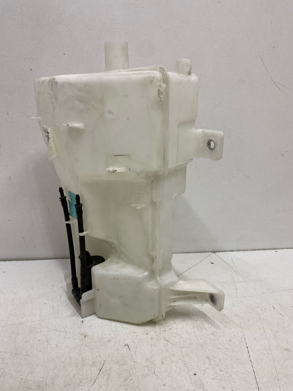 Бачок омывателя лобового стекла