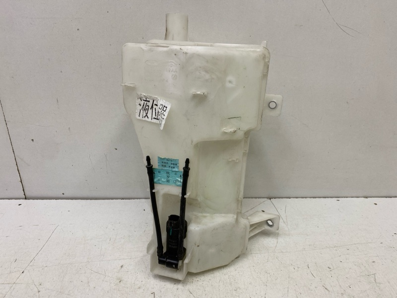 Бачок омывателя лобового стекла