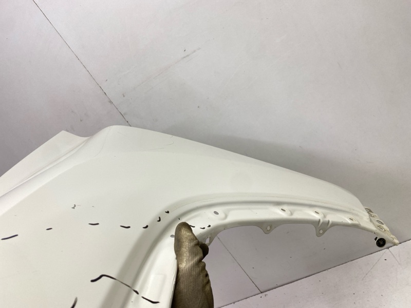 Крыло переднее левое