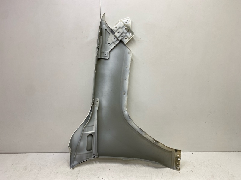 Крыло переднее левое