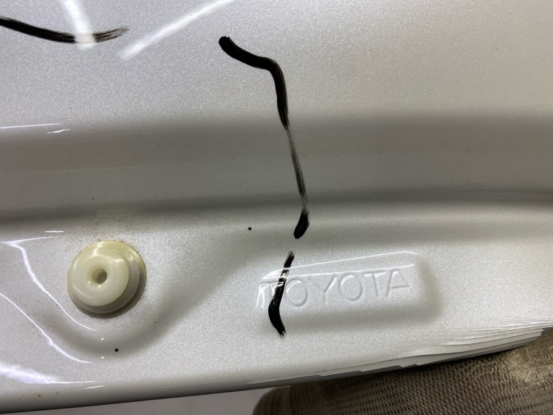 Крыло переднее левое