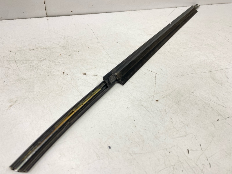 Уплотнитель стекла двери