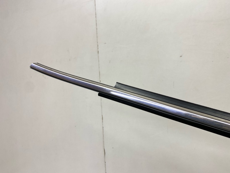 Уплотнитель стекла двери