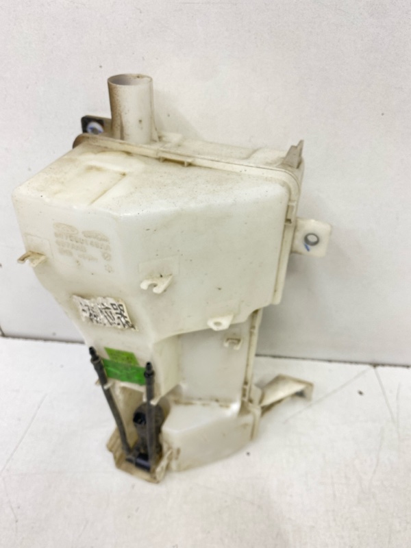 Бачок омывателя лобового стекла