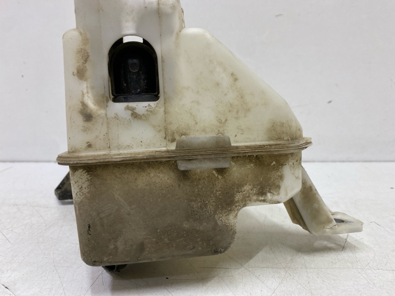 Бачок омывателя лобового стекла