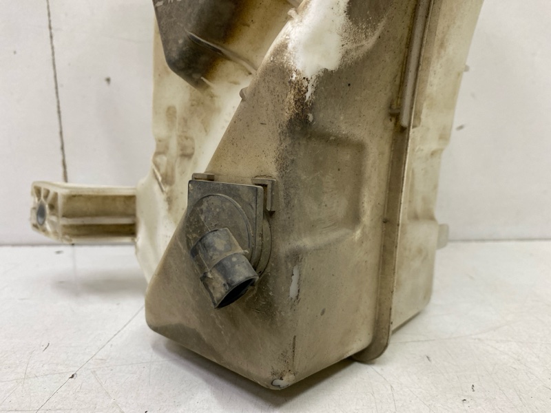 Бачок омывателя лобового стекла