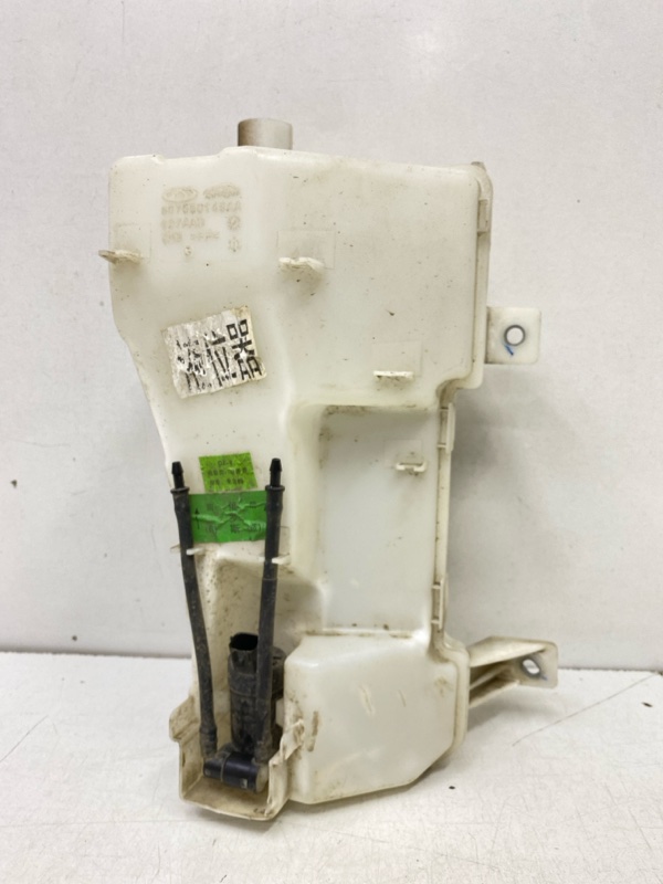 Бачок омывателя лобового стекла