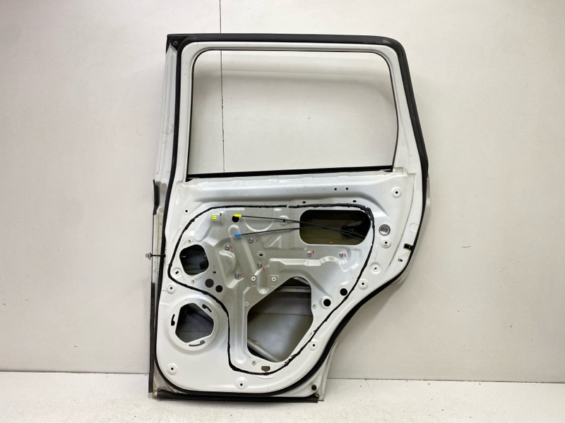 Дверь задняя правая