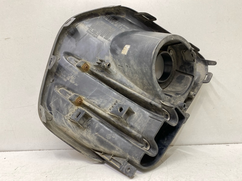 Рамка противотуманной фары правой