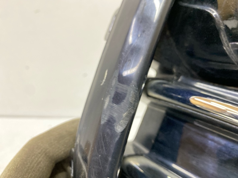 Рамка противотуманной фары правой