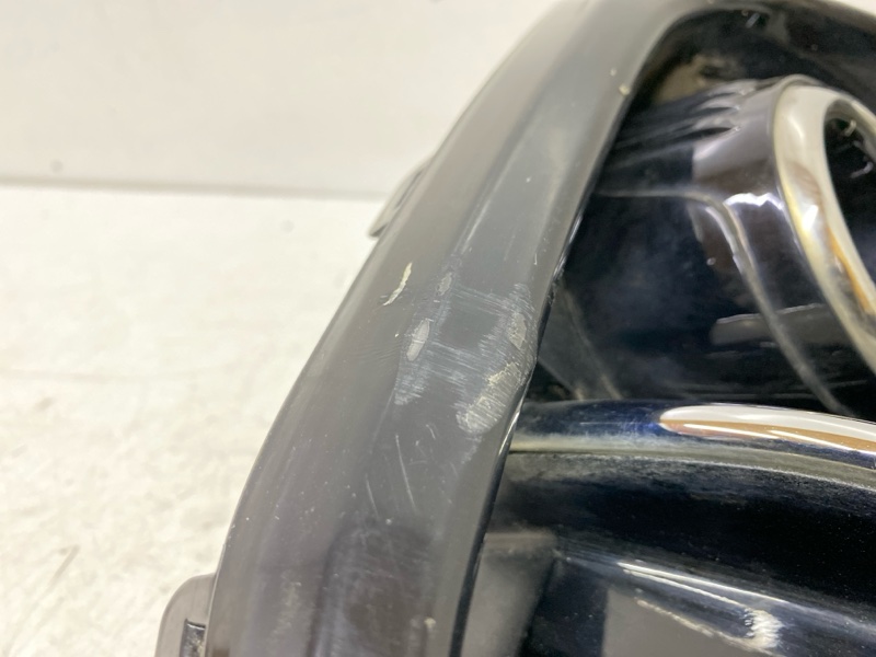 Рамка противотуманной фары правой