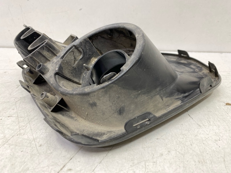 Рамка противотуманной фары правой