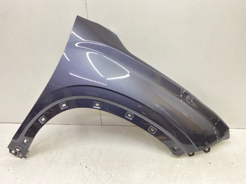 Крыло переднее правое