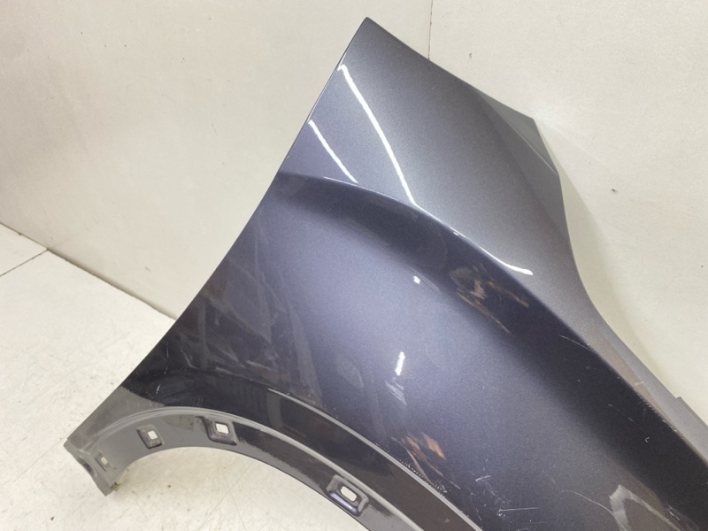 Крыло переднее правое