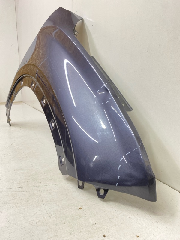 Крыло переднее правое