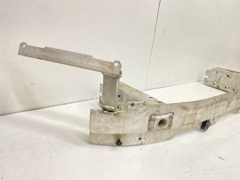 Усилитель переднего бампера