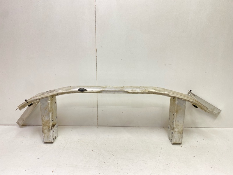 Усилитель переднего бампера