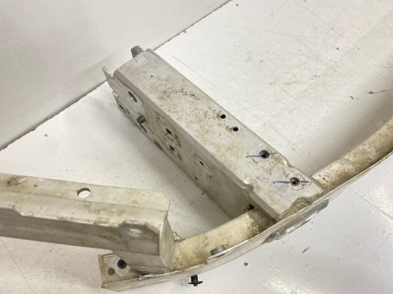 Усилитель переднего бампера