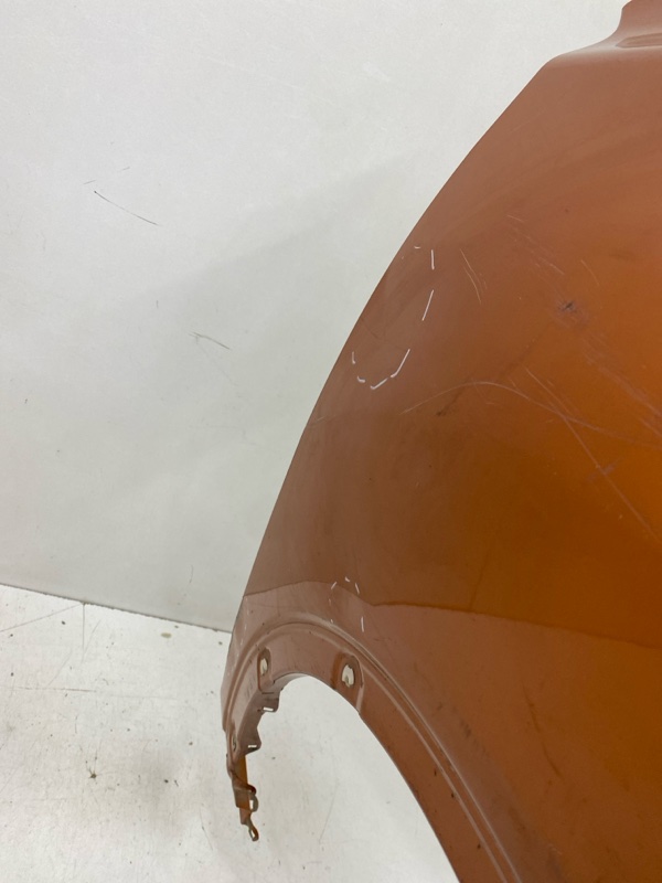 Крыло переднее правое