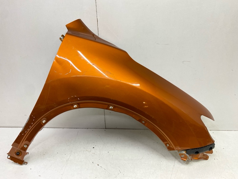 Крыло переднее правое