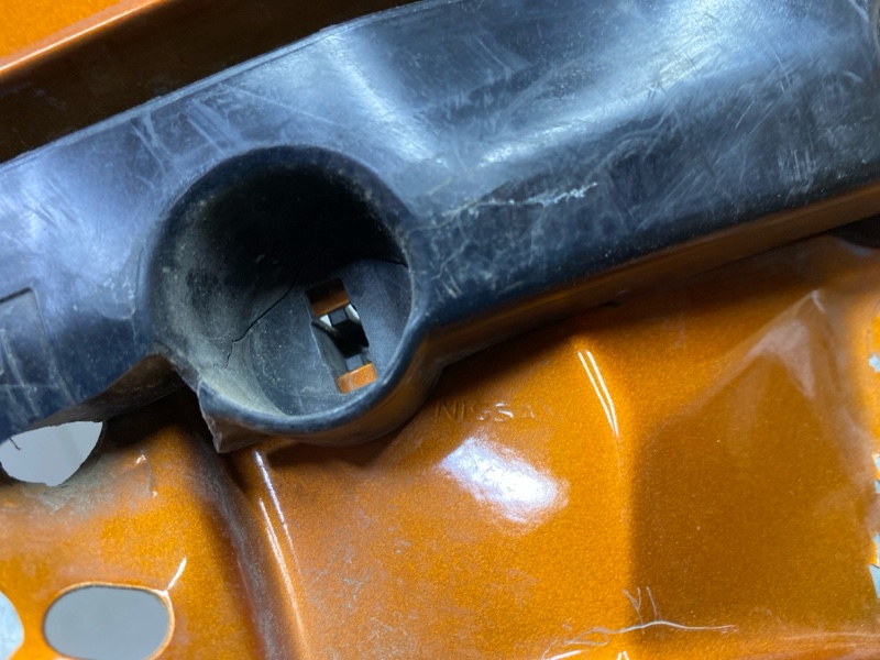 Крыло переднее правое