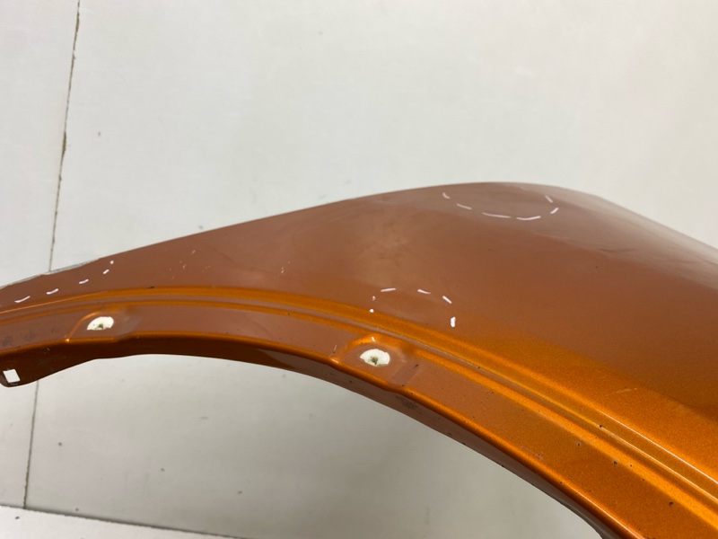 Крыло переднее правое