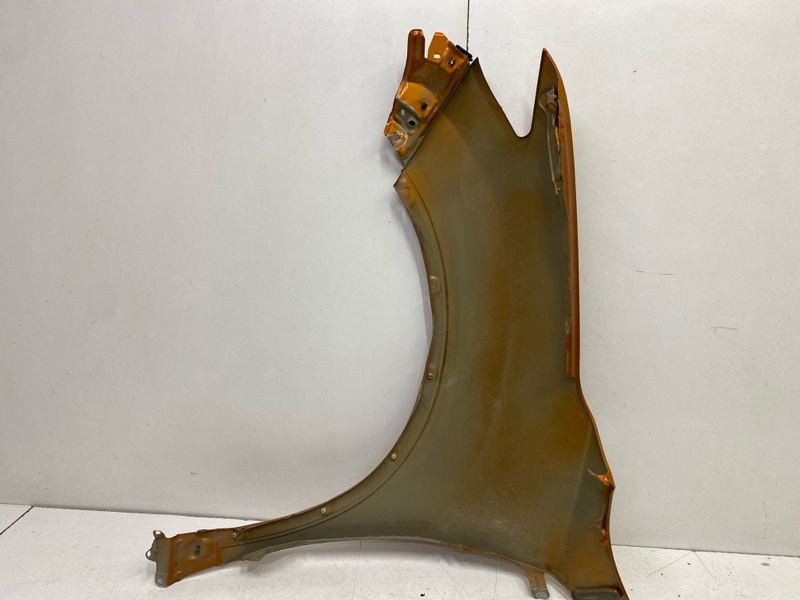 Крыло переднее правое