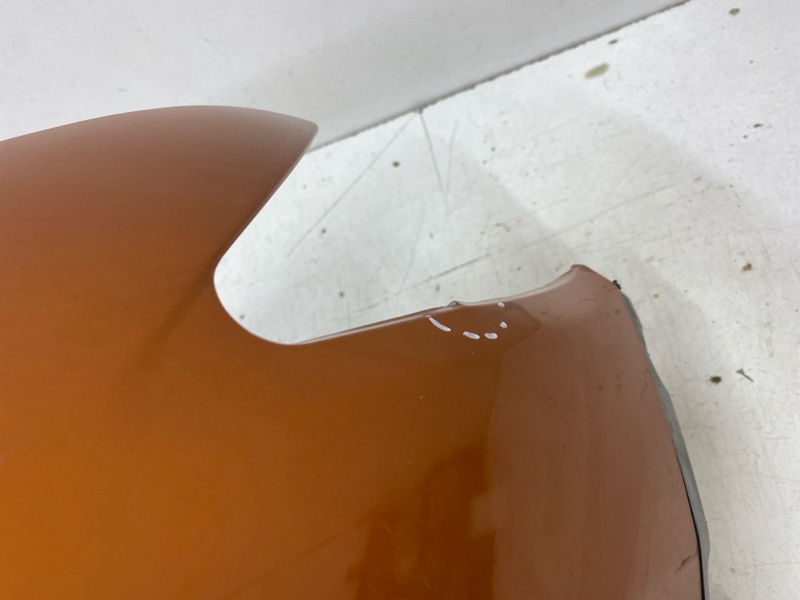 Крыло переднее правое