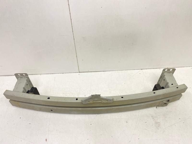 Усилитель переднего бампера