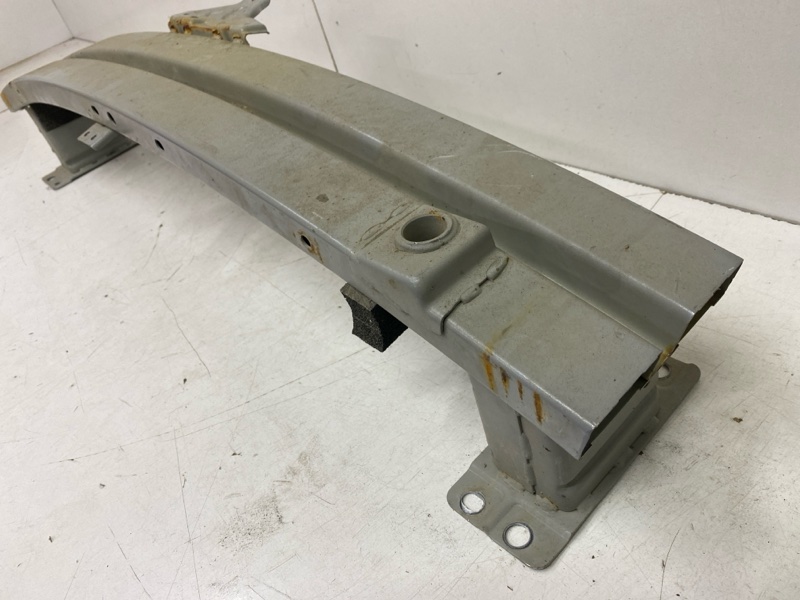 Усилитель переднего бампера