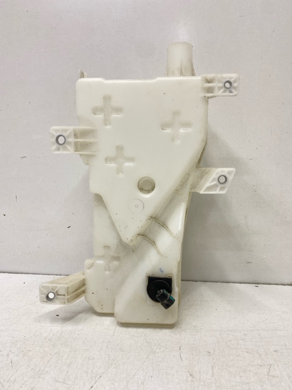 Бачок омывателя лобового стекла