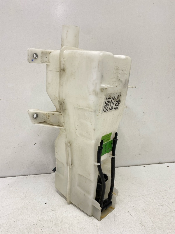 Бачок омывателя лобового стекла