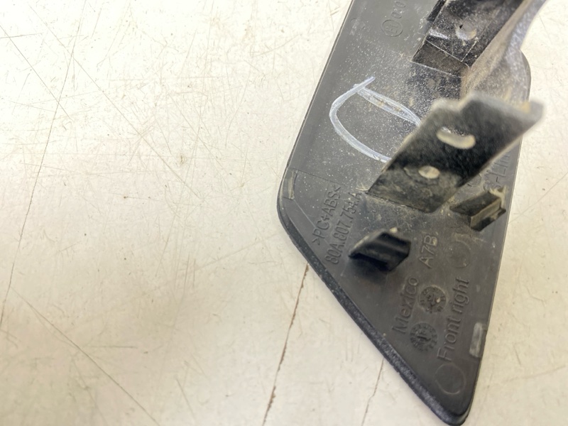 Крышка форсунки омывателя фар