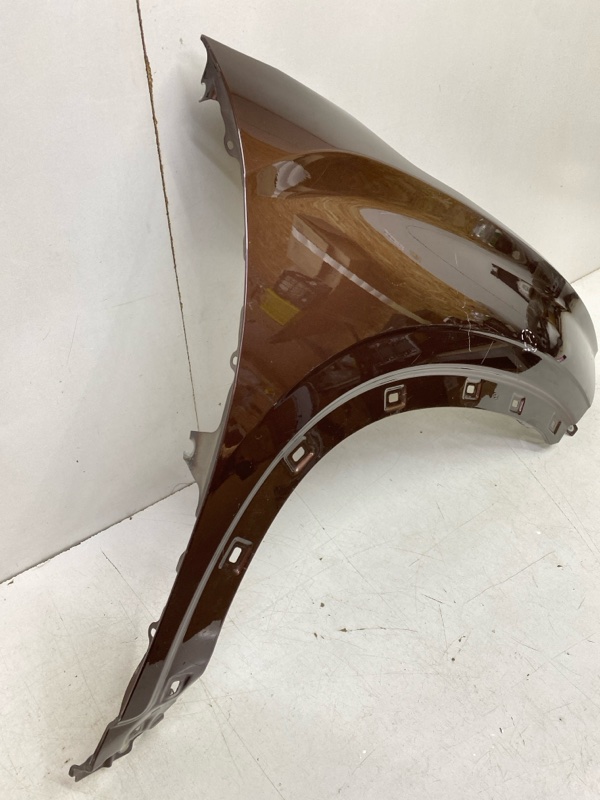 Крыло переднее правое