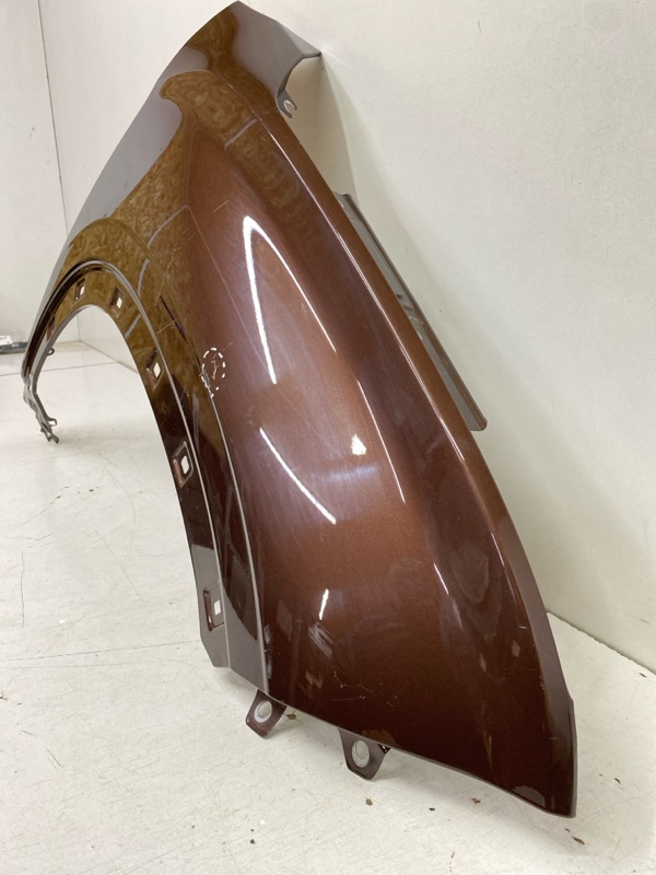 Крыло переднее правое