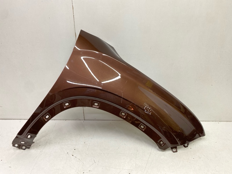 Крыло переднее правое