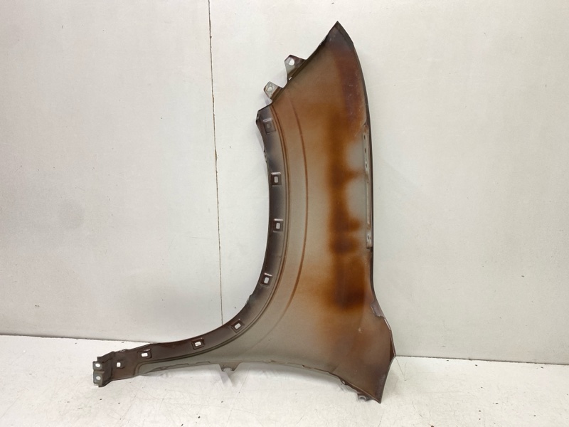 Крыло переднее правое