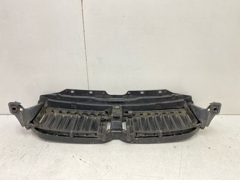 Жалюзи (воздуховод) бампера переднего