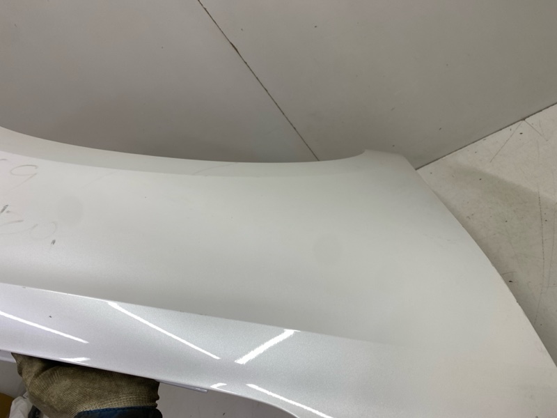 Крыло переднее правое