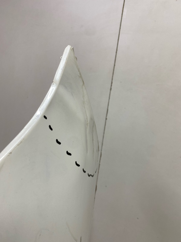 Крыло переднее правое