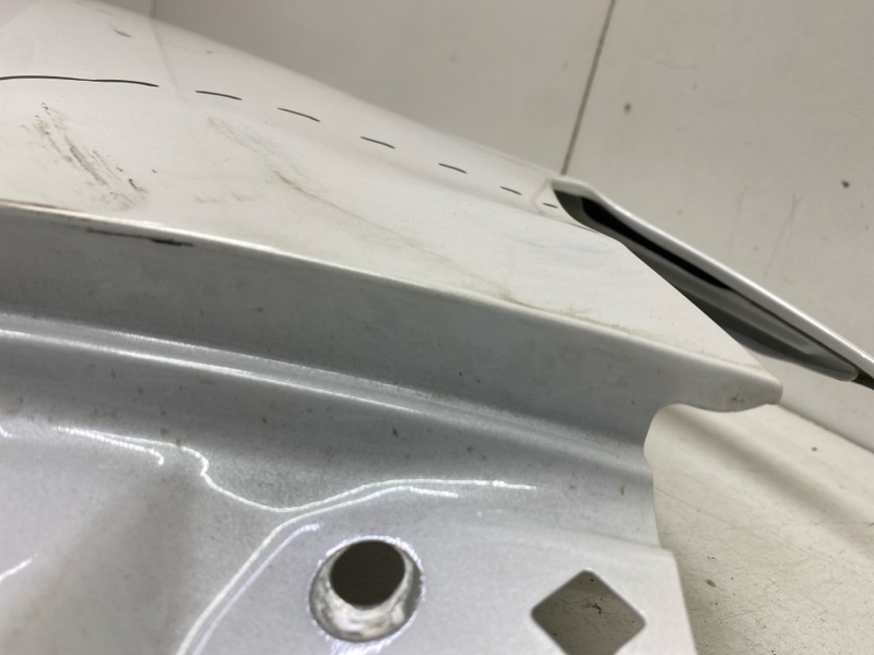 Крыло переднее правое