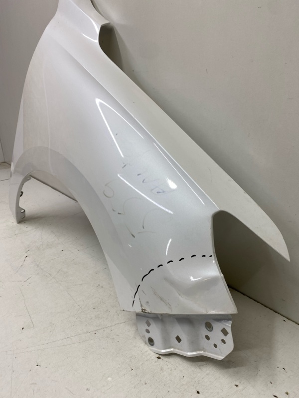 Крыло переднее правое