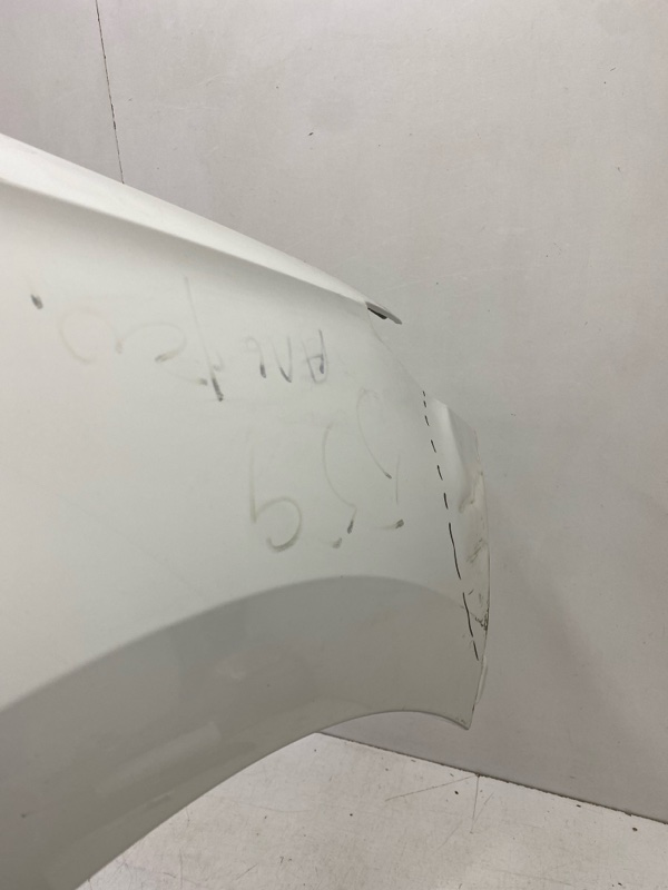 Крыло переднее правое