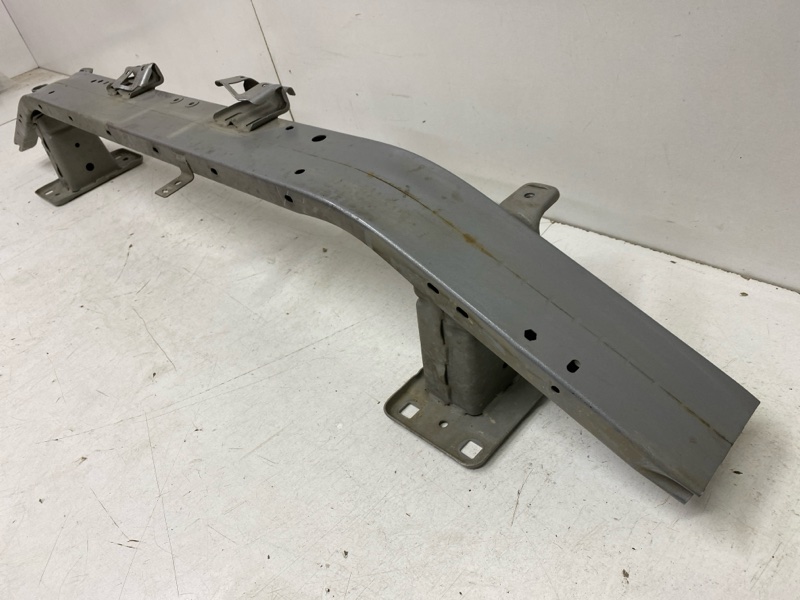 Усилитель переднего бампера